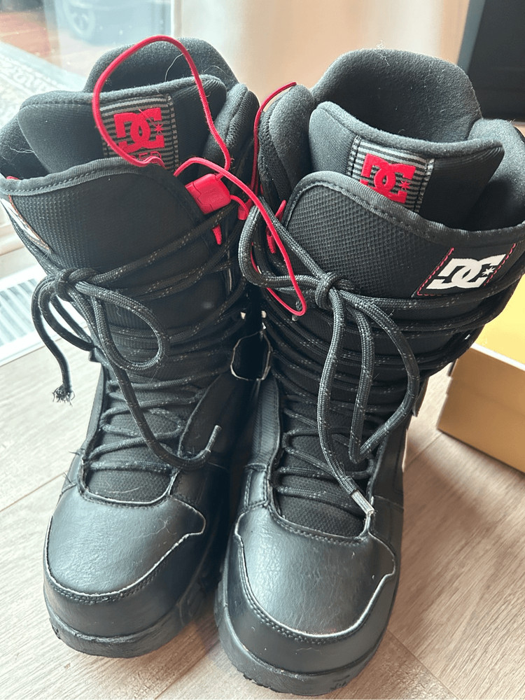 DC men’s Snowboard Boots size 10 2017