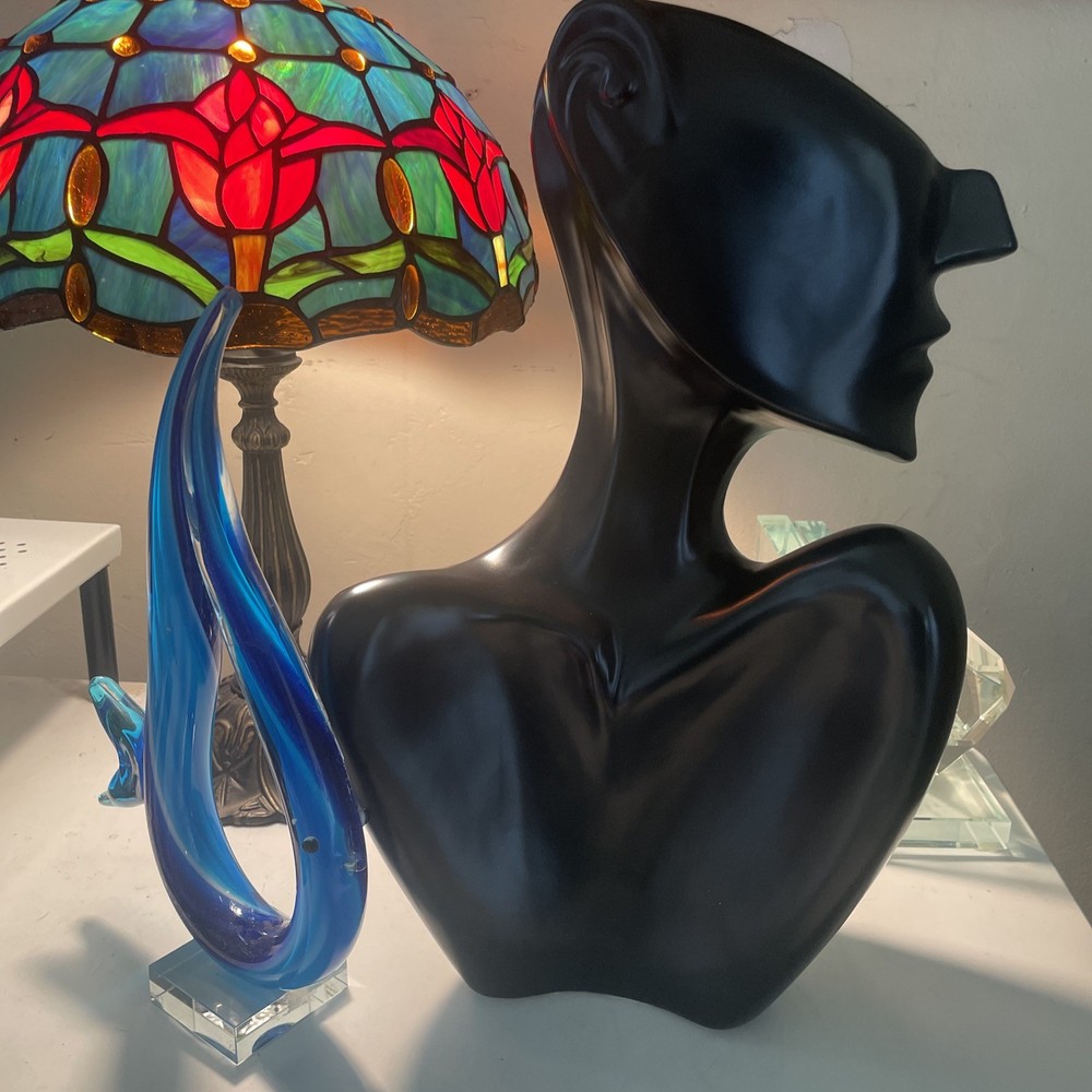 black mannequin head