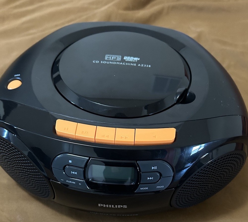 Philips CD Soundmachine Model AZ328 With Dynamic Bass Boost