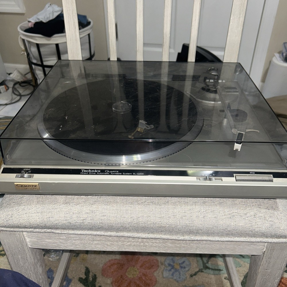 Technics Quartz Direct Drive Automatic Turntable SL-Q200