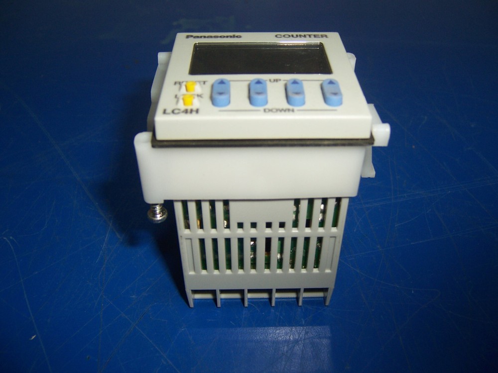 13665 Panasonic LC4H-R4-DC24VS counter