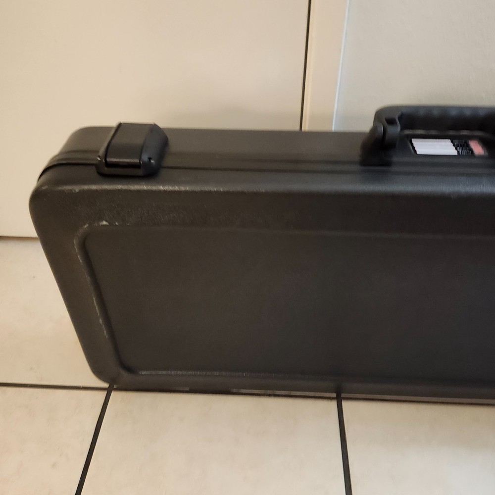 Gator Cases Hard-Shell Plastic Case for Standard Electric Guitars With Keys
