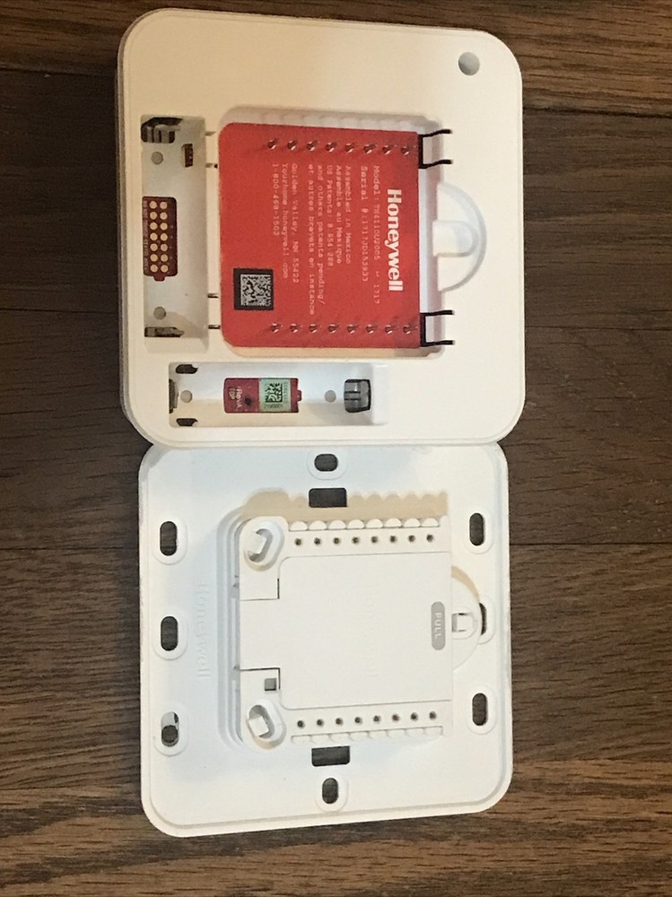 Honeywell T4 Pro Programmable Thermostat - TH4110U2005/U