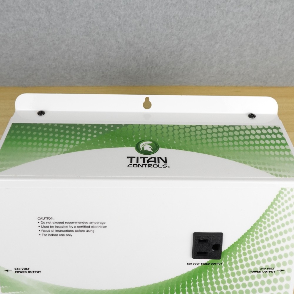 Titan Controls Helios 4 - 4 Light Controller w/ Trigger Cord Open Box / No Box