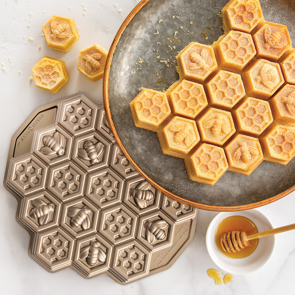 Nordic Ware Honeycomb Pull-Apart Pan