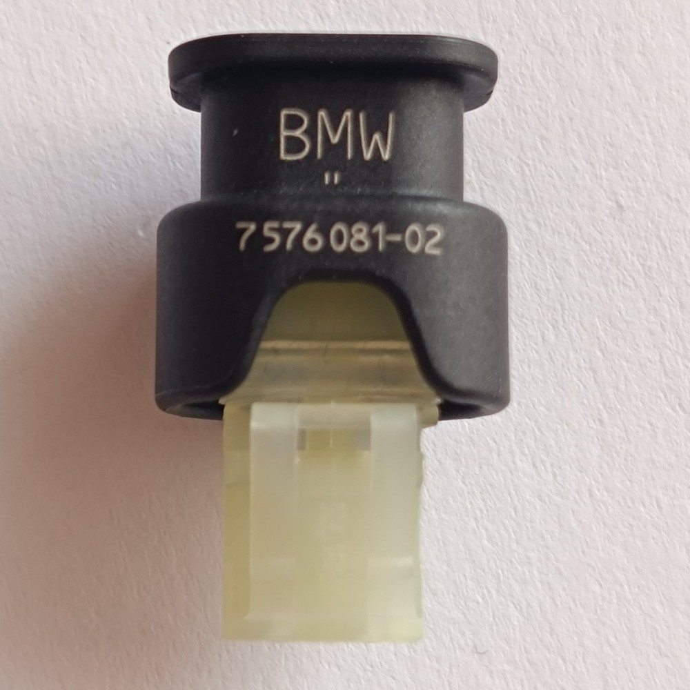 BMW connector 7576081-02