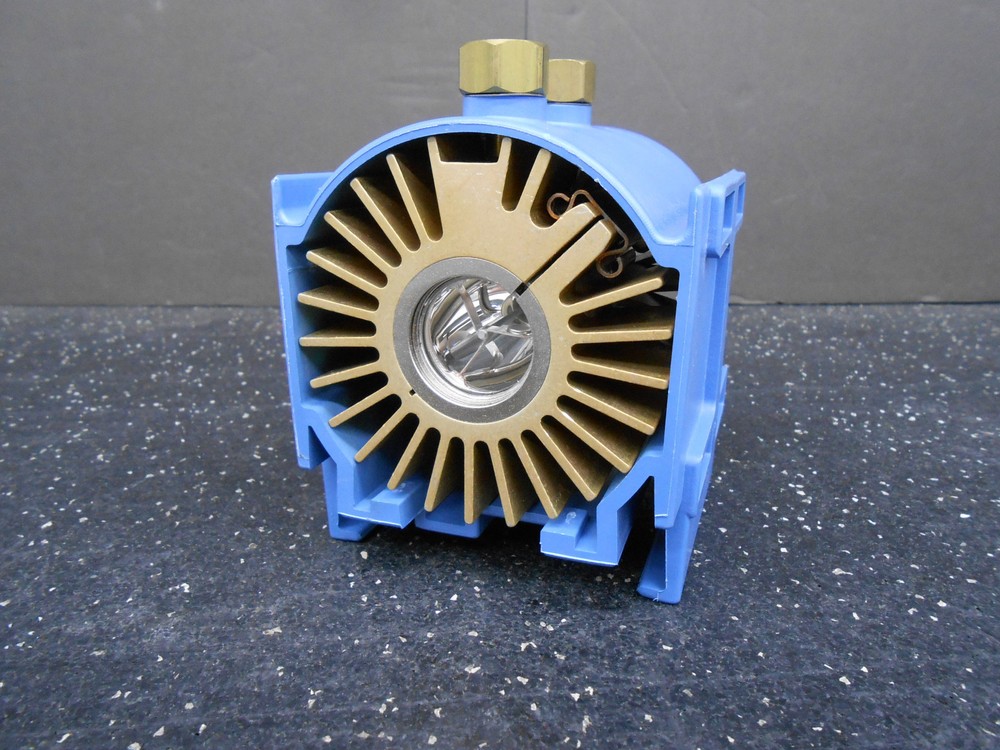 FOCAL SEAL ZEON 300 WATT LIGHT SOURCE