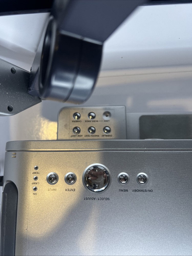 Toshiba TLP-671 LCD Projector