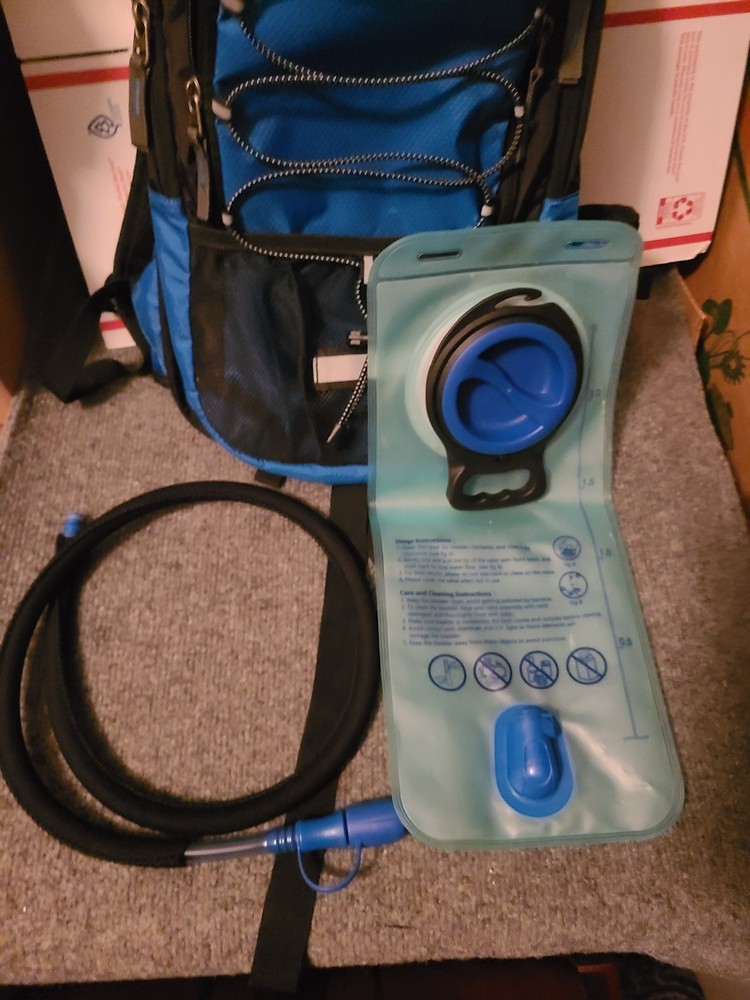 Mubasel Gear Insulated Hydration Backpack W/2L Bladder