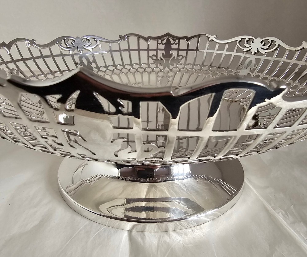 Vintage solid sterling silver Fruit bowl . Sheffield 1962 . By Viner's Ltd