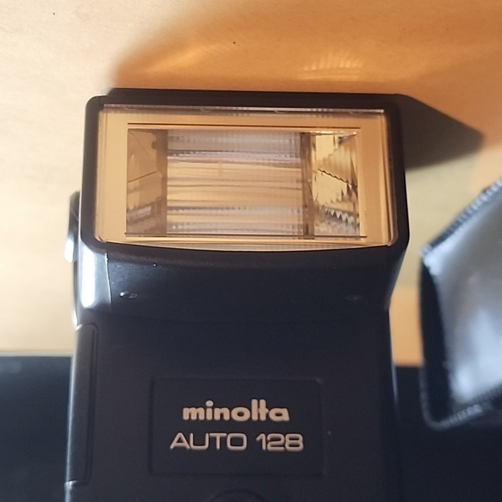 Minolta Auto 128 Camera Photo Flash Unit With Case