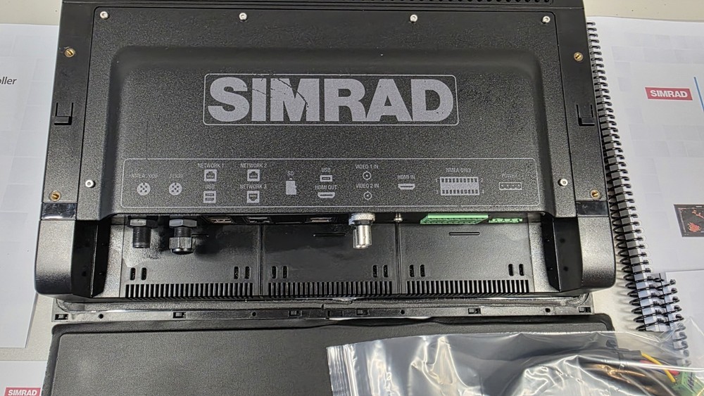 Simrad NSO16 evo3 + OP50 Remote Controller 16” MFD Chartplotter – Complete Set.