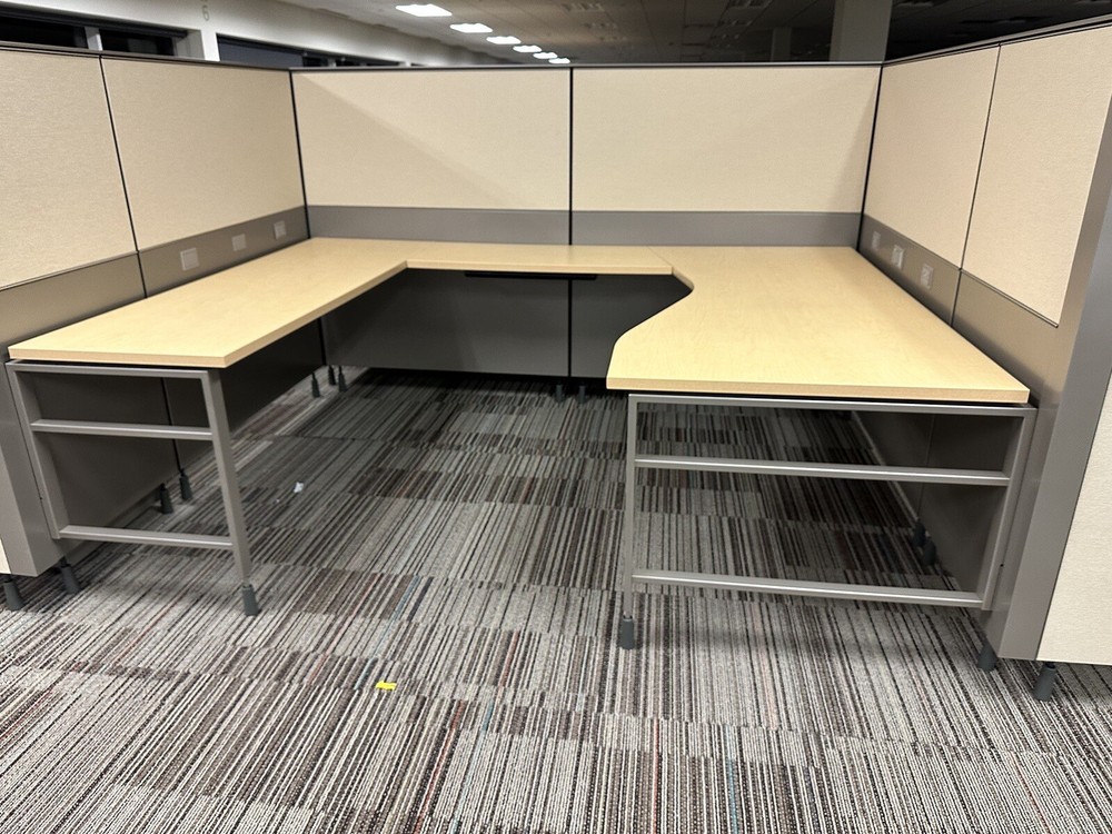 NICE HERMAN MILLER 6'X8' OFFICE CUBICLES WORKSTATIONS