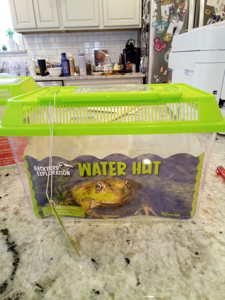 Toysmith Backyard Water Hut