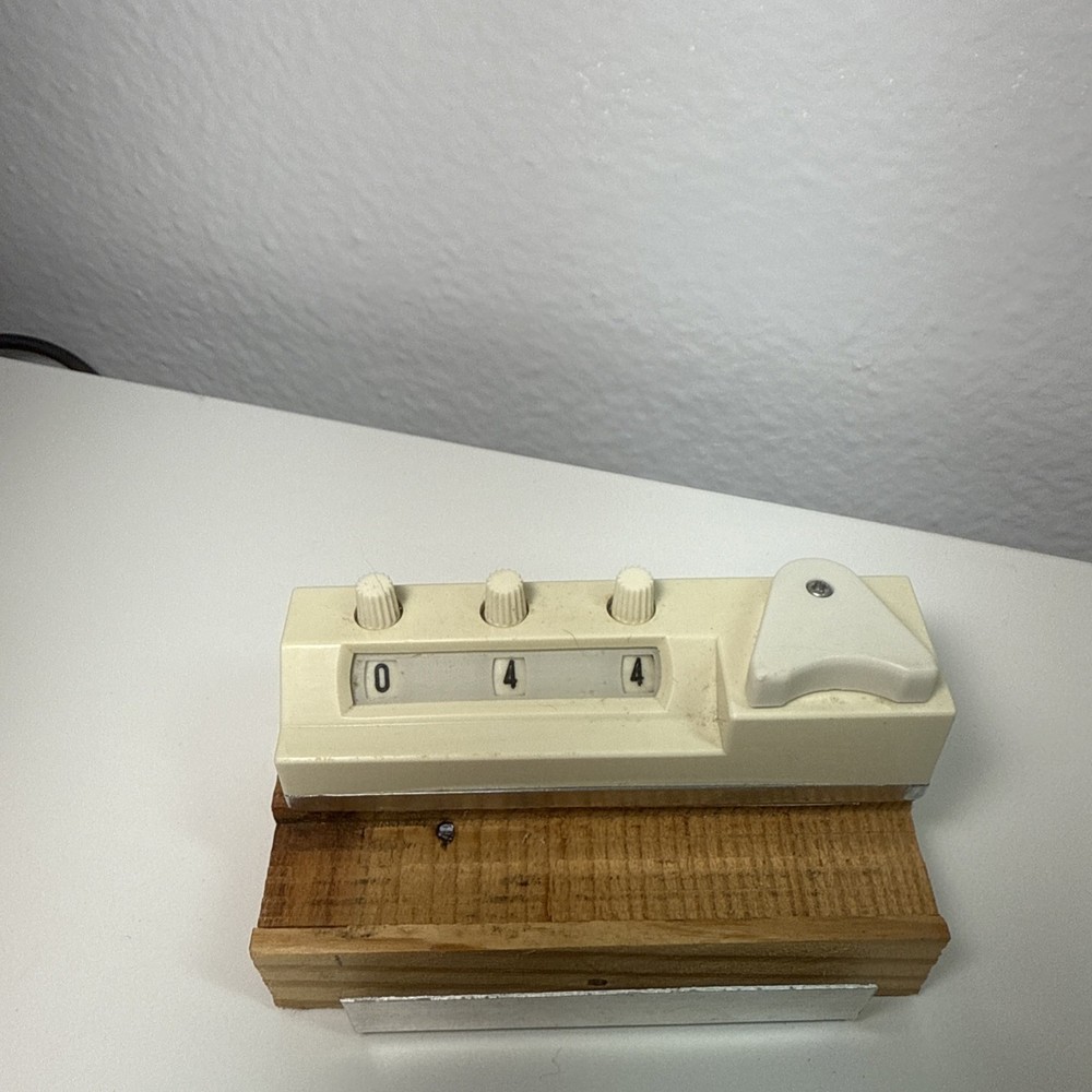 Vintage knitting machine row counter