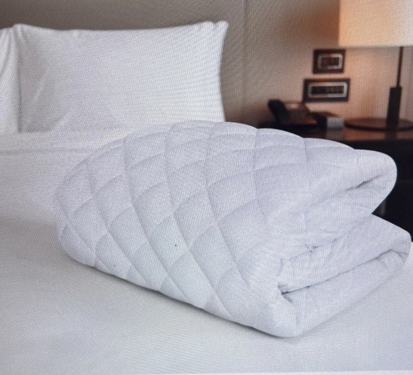 Amazon Basics Down Alternative Mattress Protector with Microfiber Shell, King.