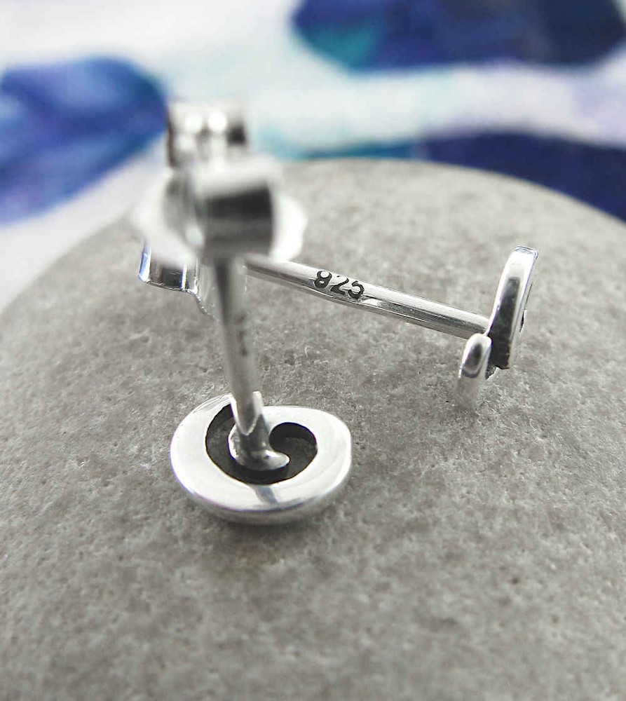 Tiny Spiral Stud Earrings wh341