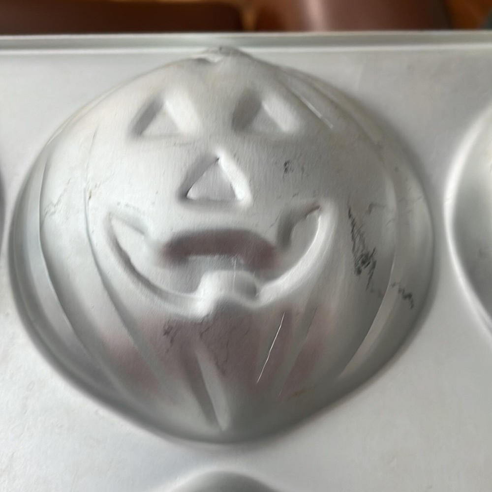 Wilton vintage pumpkin cake pans
