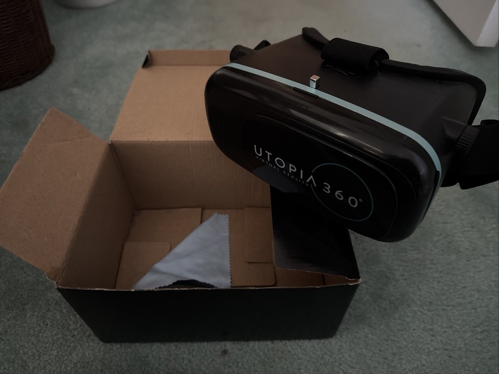 Utopia 360 Virtual Reality 3D Headset + Bluetooth Controller
