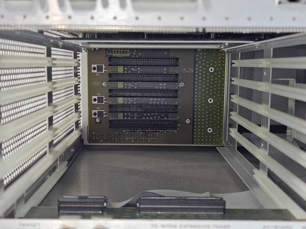 HP Agilent Keysight 16702A Logic Analysis System