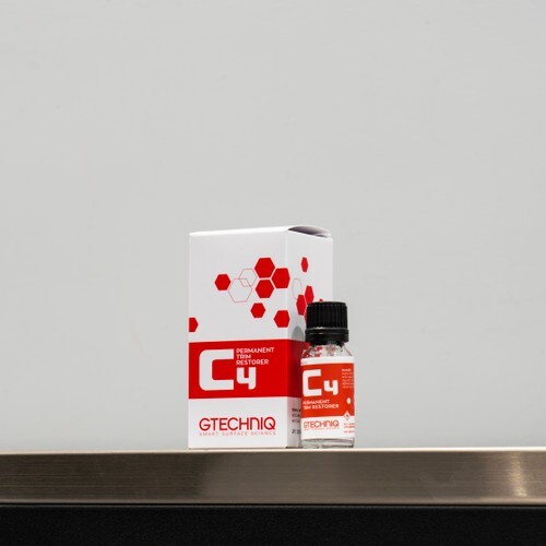 Gtechniq C4 Permanent Trim Restorer & Protective Ceramic Coating 30ml