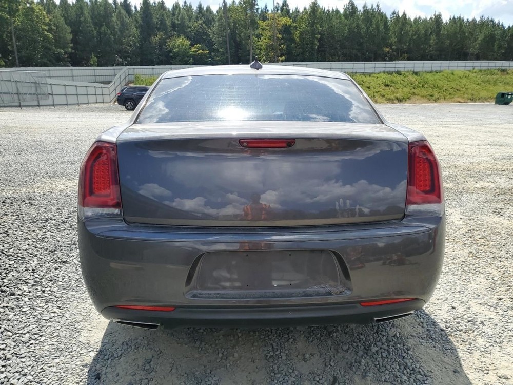 300 2019 Glove Box 5020395