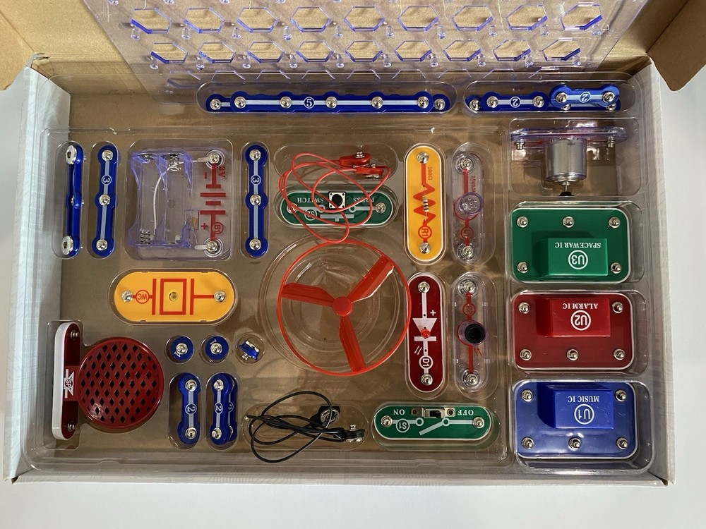 Snap Circuits Jr. SC-100 Electronics Discovery Kit Builds 100 Exciting Projects