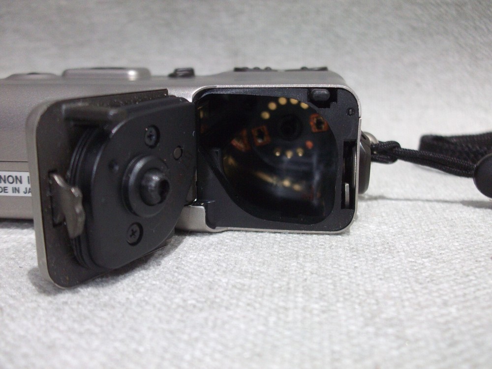 Canon IXUS Compact Digital Camera - Please Read Description