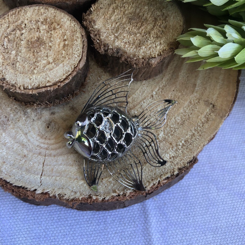 Silver Tone Filigree Angelfish Brooch (A41)