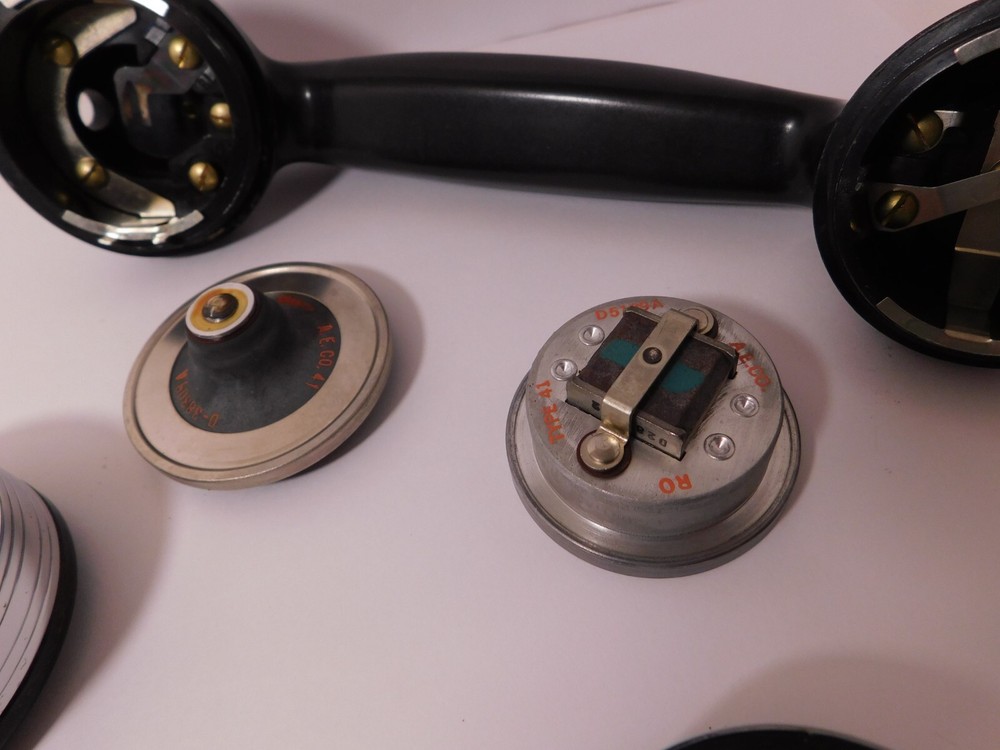 1 AUTOMATIC ELECTRIC Chrome Banded HANDSET w/Elements & Cleaned Tested & Working