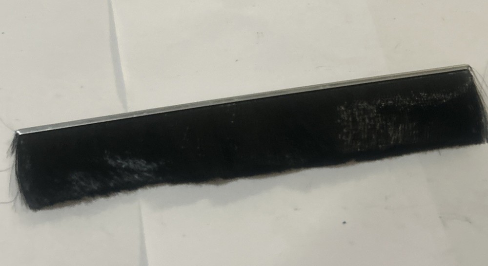 561128 Brush, Holddown