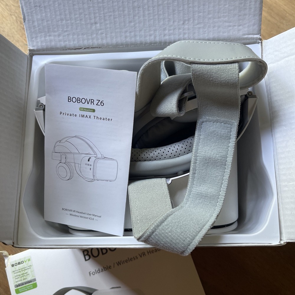 BOBOVR Z6 Foldable/Wireless VR Headset. White