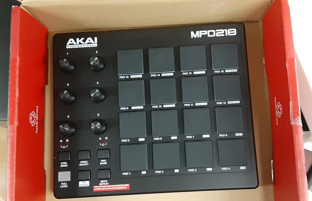 AKAI Professional MPD218 MIDI Pad Controller
