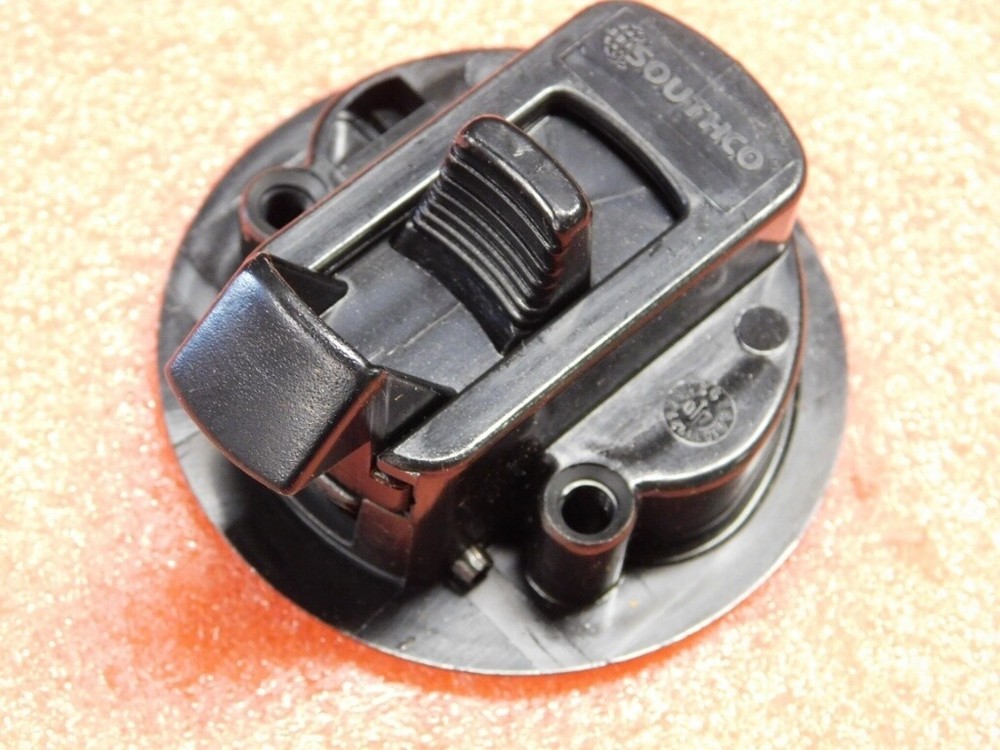 New SOUTHCO Locking Black Plastic Flush Pull Latch -- M1-41 -- Qty Available
