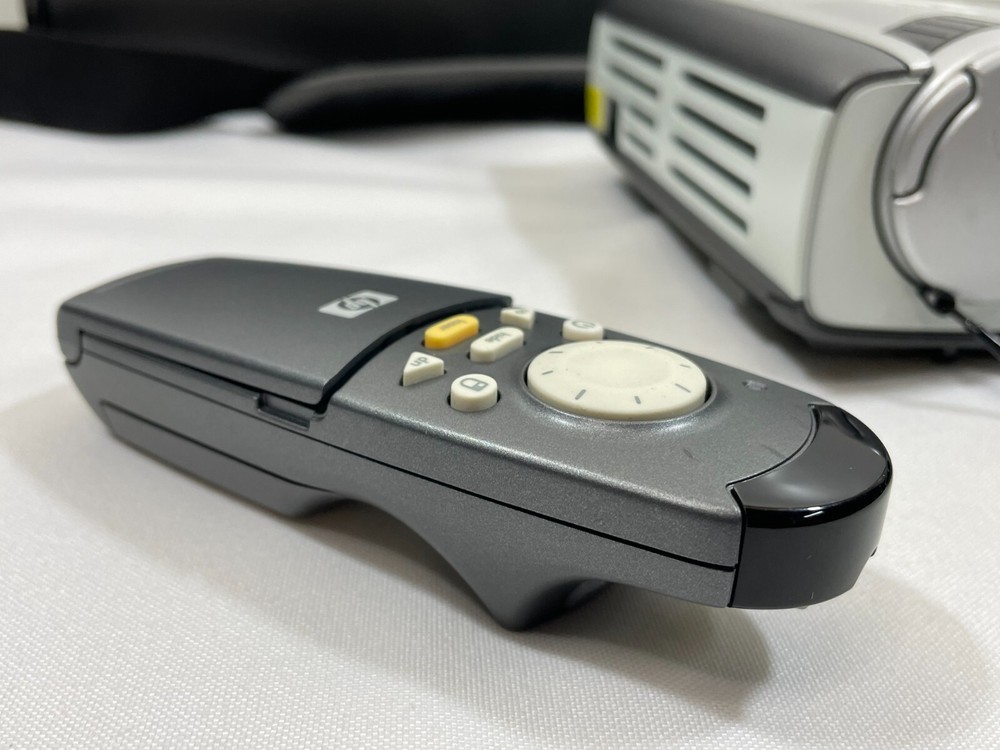 HP Digital Projector XB31 DLP w/ Case, Remote, & Accessories COMPLETE