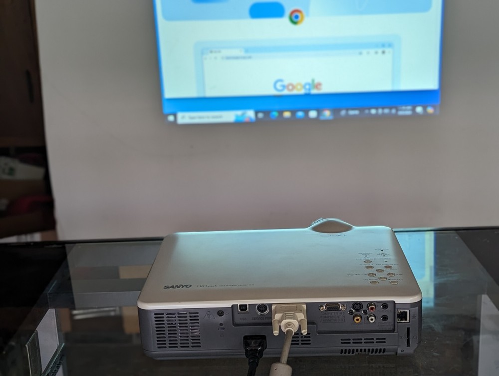 Sanyo PLC-XU88 LCD Multimedia Projector