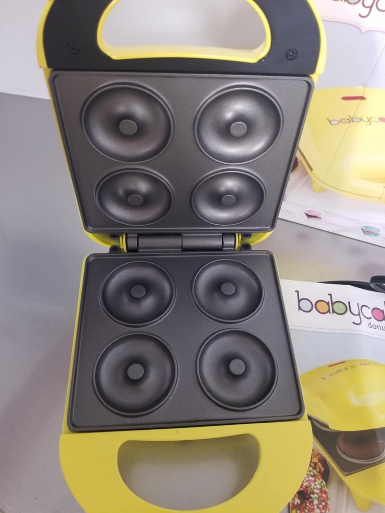 Baby Cakes Mini Doughnut Maker. Makes 4 Mini Doughnuts