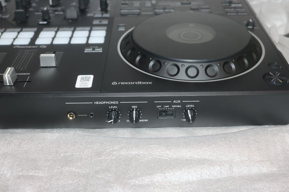 Pioneer DDJ-REV5 Scratch-Style 2-Channel Performance DJ Controller