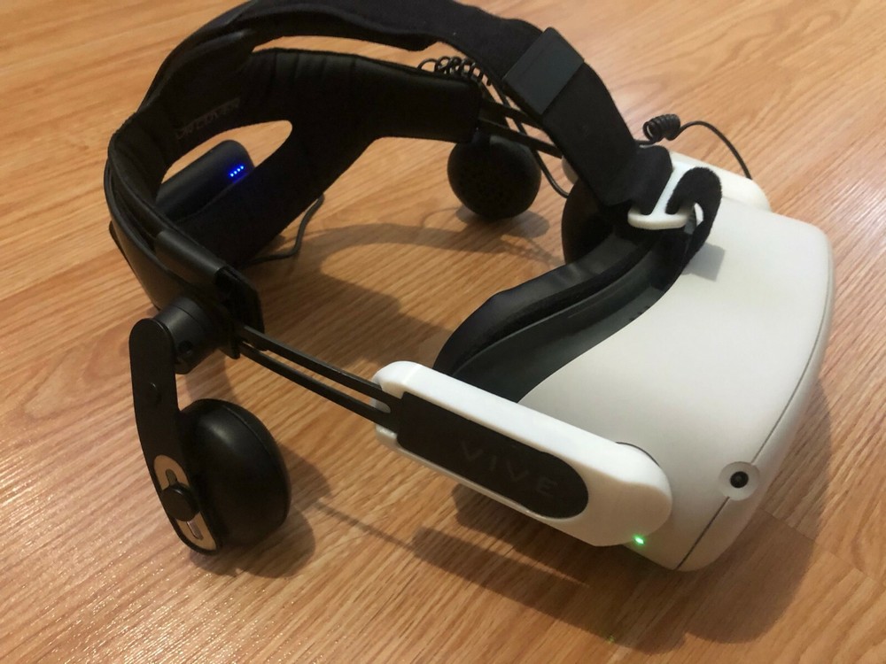 White Deluxe Audio Strap (DAS) on Oculus Quest 2 Adapter Kit with Magic Tape