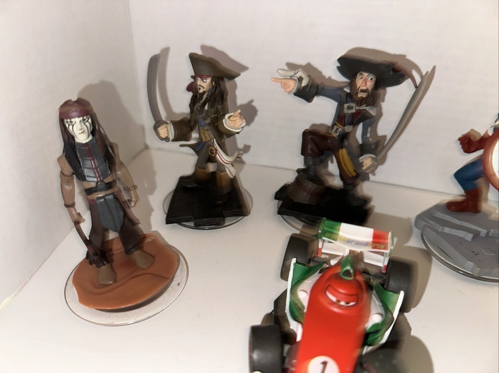 DISNEY INFINITY 12 Discs Power Disc Lot & 11 Figures