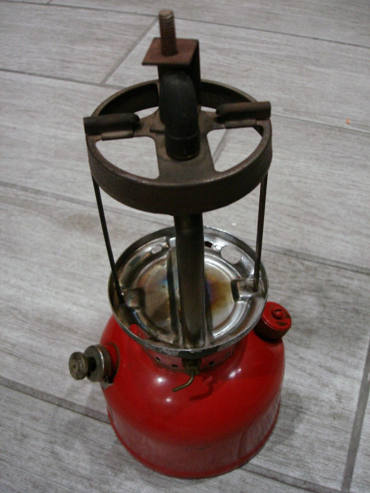 NICE 1966 11/66 RED COLEMAN 200A SINGLE MANTLE LANTERN