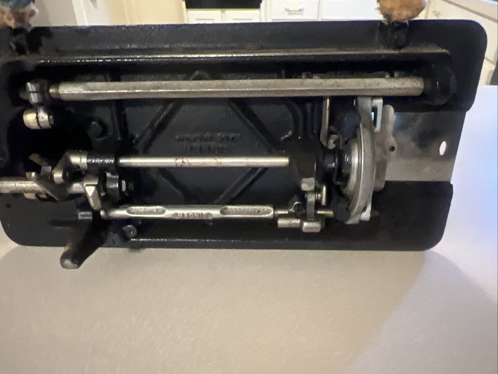 1929 Vintage Singer Sewing Machine With Spinx Decal