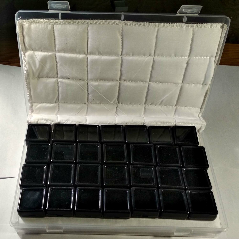 Display Storage plastic box with insert white cotton clothes with box 28 pieces