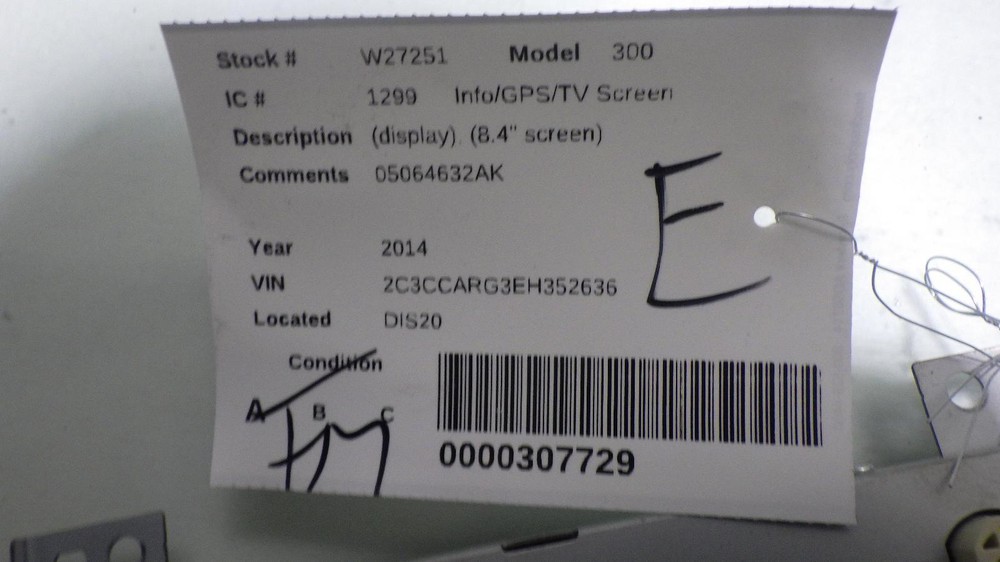 14 CHRYSLER 300 Info Screen 05064632AK