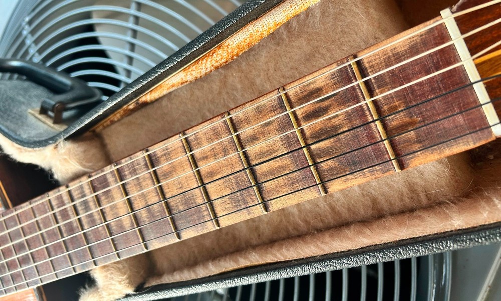 Perfecto Perez ~ classical guitar ~ Hard Case