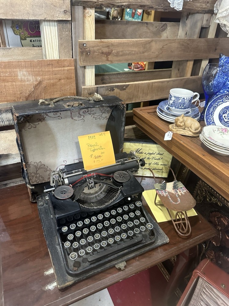 Royal Antique Typewriter From 1929