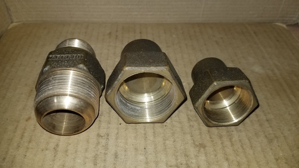 Mueller Straight Coupling with threaded Copper Flare Nut