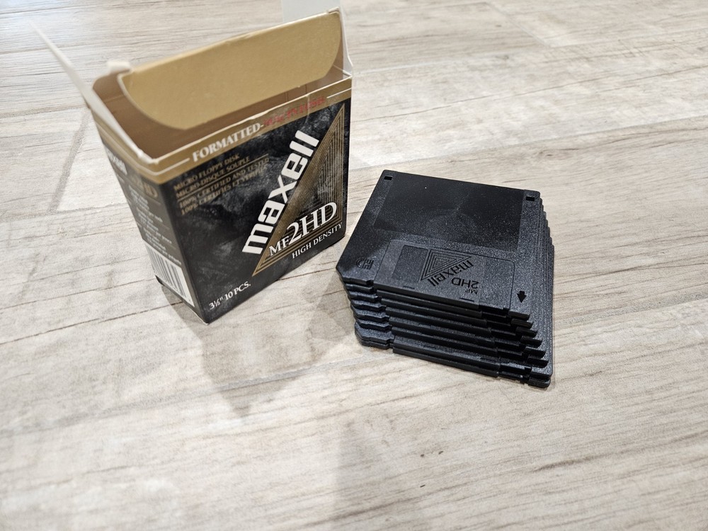 Maxell MF2HD Floppy Disks (8)