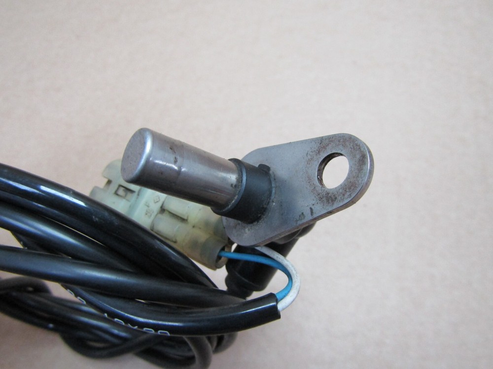 Triumph Tiger 800 ABS 2014 front ABS sensor (14069)