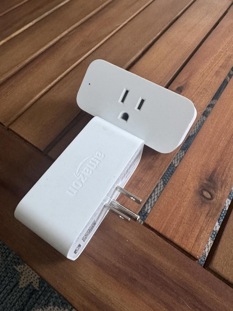2 Amazon plugs
